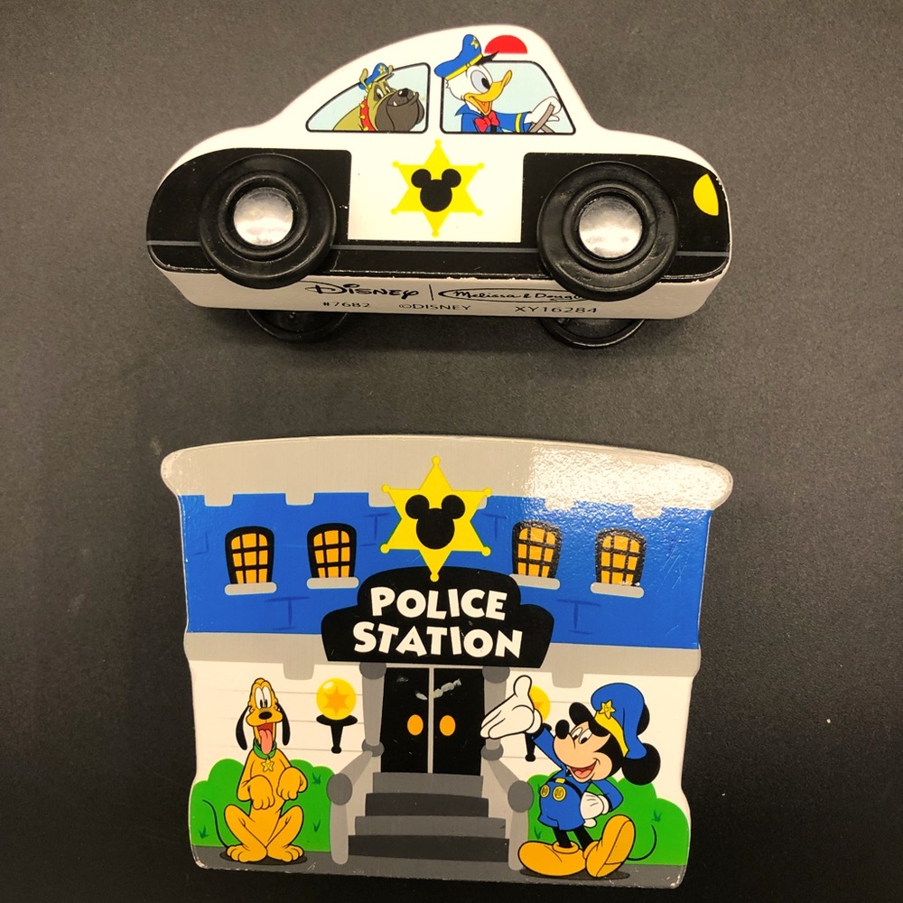 🌸$7 with bundle🌸Melissa and Doug wooden car and building🌸